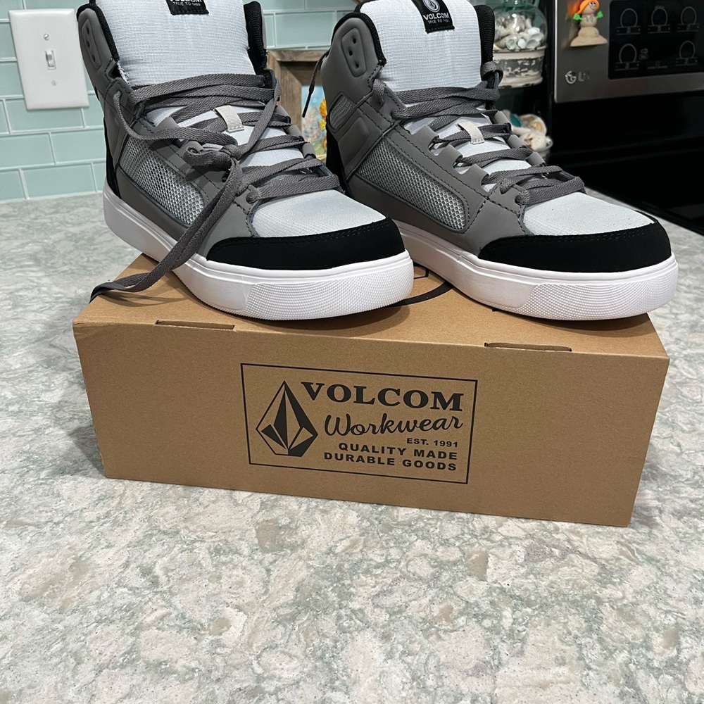 NWOT Volcom Gray and Black Men's Evolve High Top EH Comp Toe Shoes.